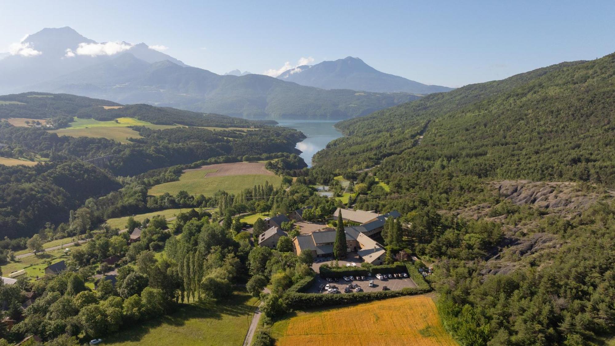 Club Vacances Bleues Les Horizons Du Lac Chorges Exteriör bild