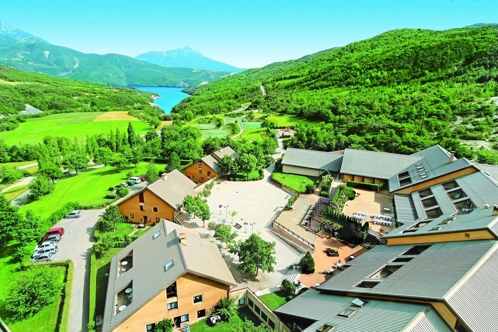Club Vacances Bleues Les Horizons Du Lac Chorges Exteriör bild